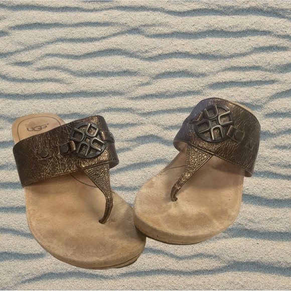 Ugg sandals, Australia, bronze women’s size 7 condition preowned - Picture 1 of 5